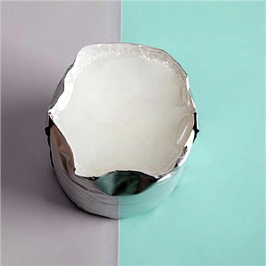 Adhésif thermofusible pour laminage de vêtements chirurgicaux et de protection